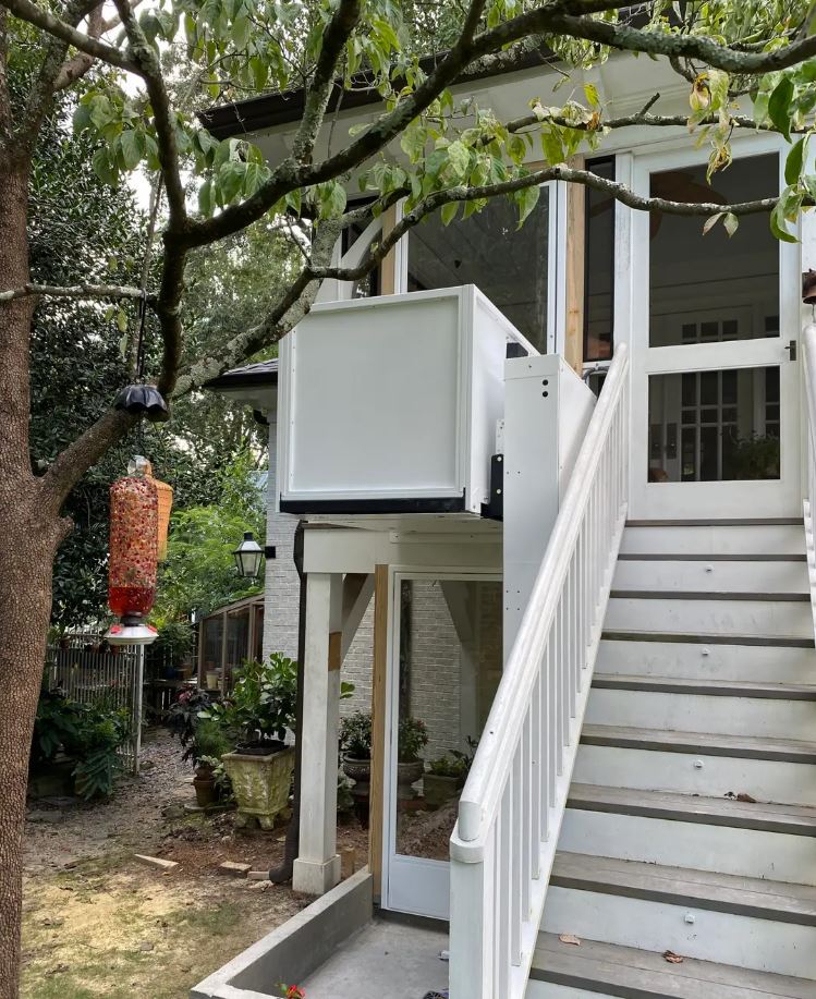 Cibes | Symmetry Unenclosed Wheelchair Lift Outdoor