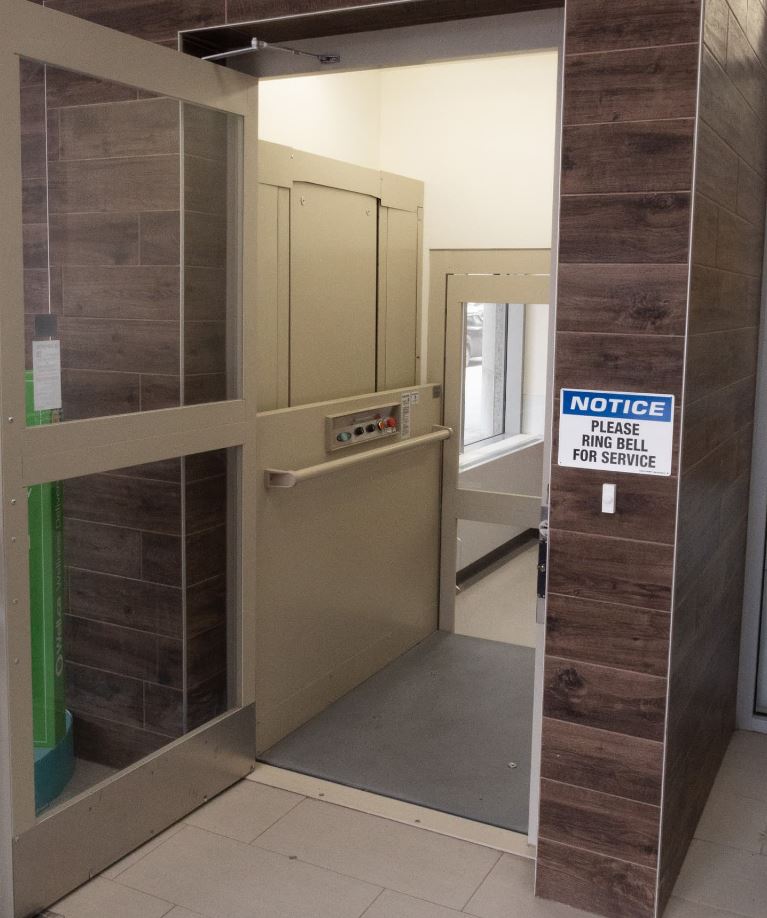 Savaria V-1504 unenclosed wheelchair lift