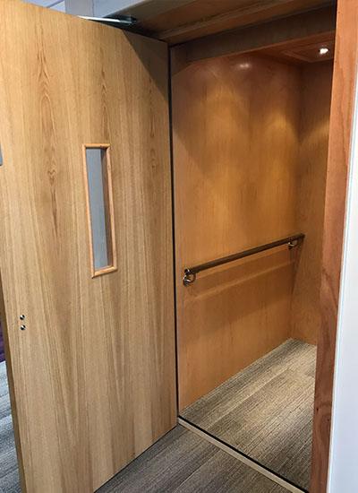 Hybrid Lift with handrail